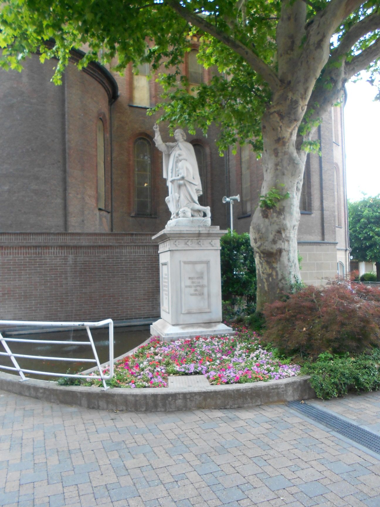 Giuseppe Benedetto Cottolengo's monument, Piccola Casa della Divina Provvidenza, Turin - 01.jpg
